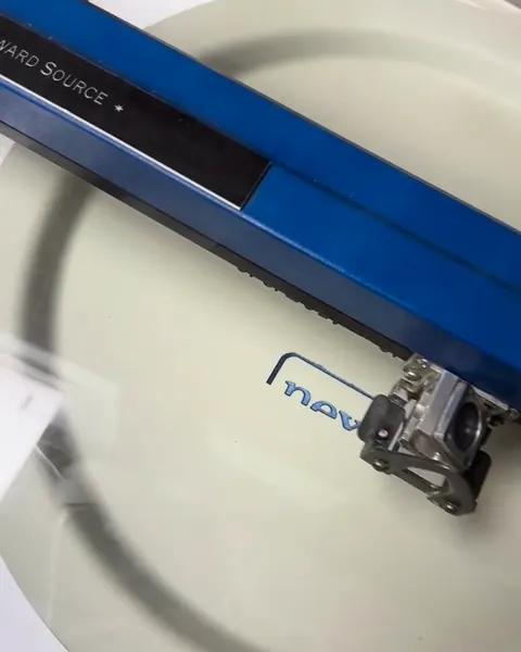 The engraving machine cutting the plate.